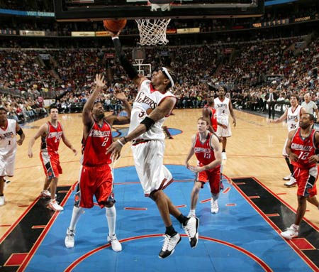 并迅速被球 并迅速被球